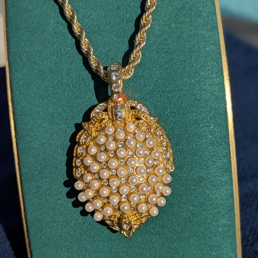 Estate Vintage Berebi Gold Tone Pearl and Pave Locket Necklace - Picture 4 of 7